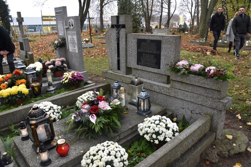 1 listopada na starym cmentarzu w Prabutach odbyła się...
