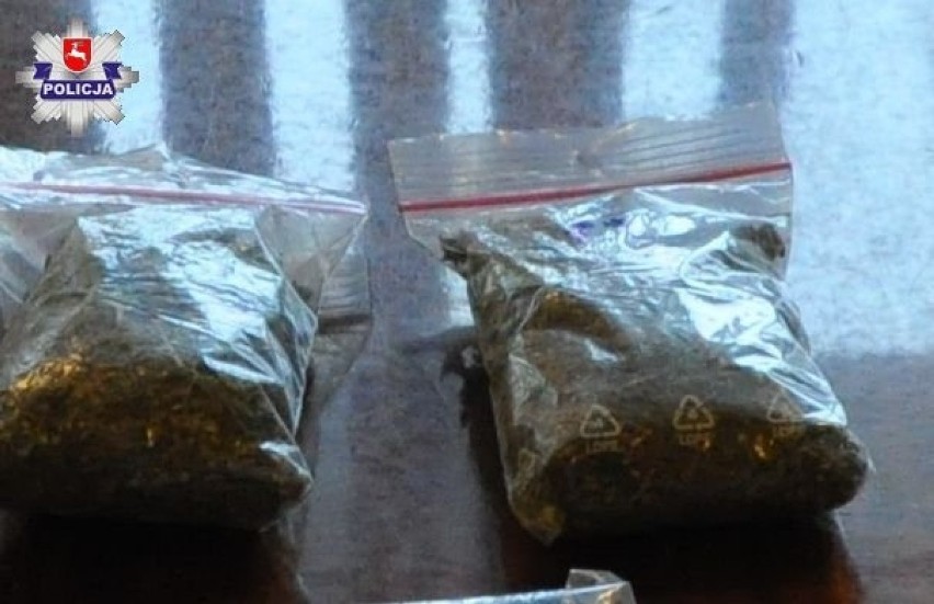 Chełm. Ponad 200 gramów narkotyków w domu 44-latka. Policja zatrzymała również poszukiwaną partnerkę mężczyzny