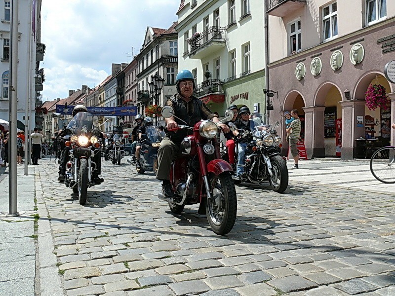 Stalowe rumaki opanowały kaliski rynek. Zobacz film i galerię zdjęć