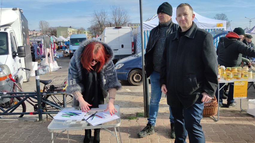 Referendum w Piotrkowie - zbierają podpisy pod wnioskiem o...