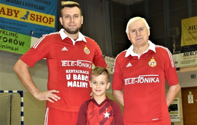 Trzy pokolenia piłkarskie rodziny Kmiecików (od prawej): Kazimierz, Franio i Grzegorz.