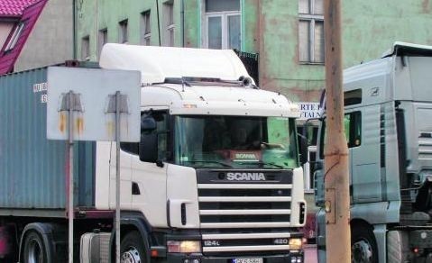 Tak wyglądało wczoraj centrum Czarnkowa: te ciężarówki znikną dopiero za trzy lata