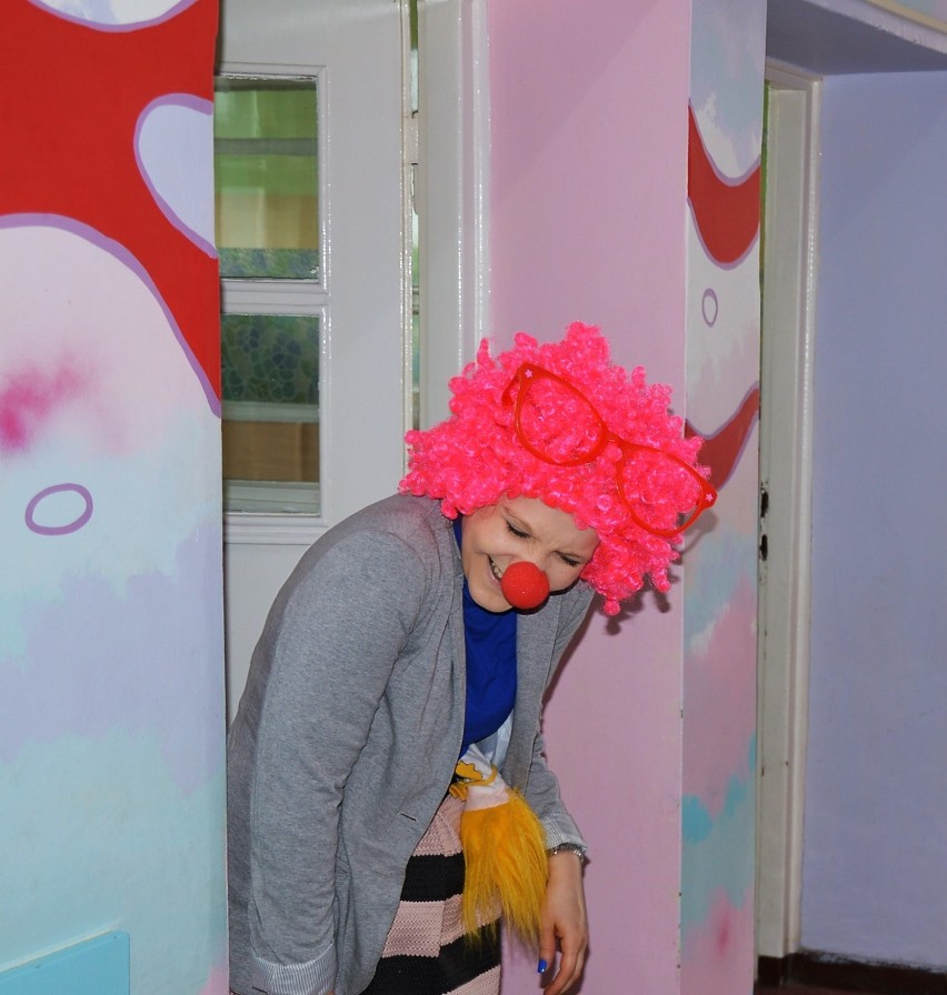 Wolontariusze Fundacji Dr Clown "leczyli" uśmiechem w malborskim szpitalu [ZDJĘCIA]