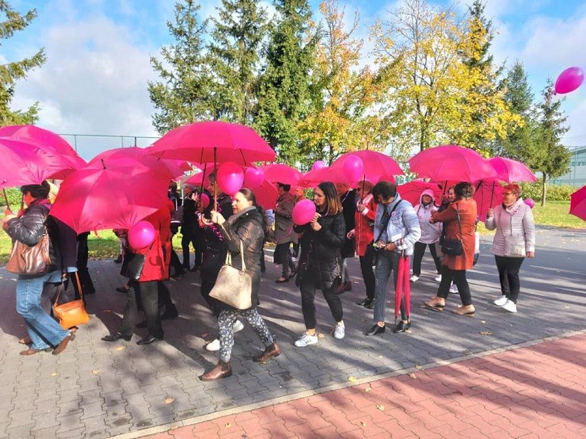 Marsz Różowej Wstążki w Opocznie. Barwny korowód przeszedł ulicami miasta [ZDJĘCIA]