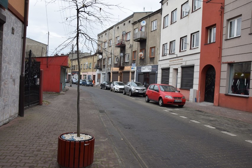 Na Marszałkowskiej coraz mniej sklepów, otwartych lokali i ludzi.