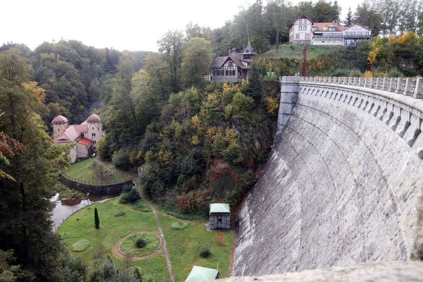 Zapora i elektrownia wodna w Leśnej atrakcją Dolnego Śląska [ZDJĘCIA]