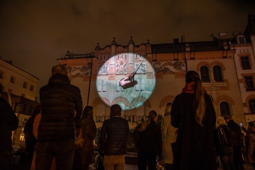 Niezwykły spektakl wizualny na placu Szczepańskim. Tak świętuje Stary Teatr