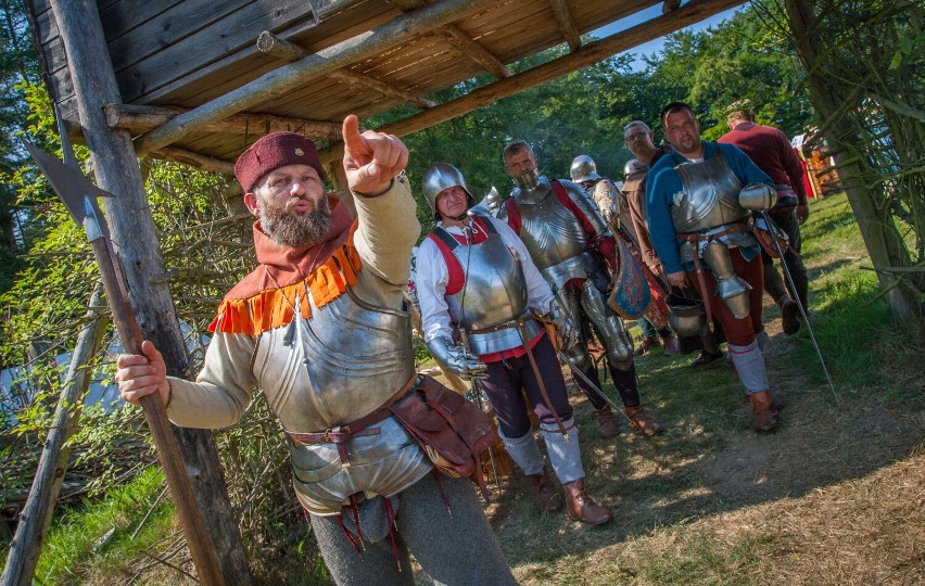 Pokazali rekonstrukcję Bitwy pod Świecinem. W gminie Krokowa historyczne widowisko i żywa lekcja lokalnej historii | ZDJĘCIA, WIDEO