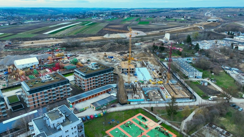 Budowa trasy S7 stymuluje rozwój rynku mieszkaniowego na Wzgórzach Krzesławickich. Ceny nieruchomości pozostają jednak najniższe w Krakowie