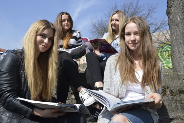 Karolina, Martyna, Patrycja i Ilona polecają IV LO przy ul. Kosynierów Gdyńskich. - Niesamowity klimat, nauczyciele z pasją, a do tego świetny poziom - wyliczyły nam wczoraj zalety szkoły.