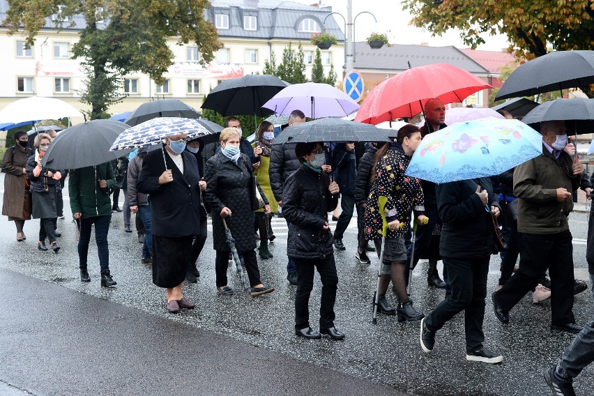 Mimo deszczu, wielu mieszkańców Jasła wzięło udział w...