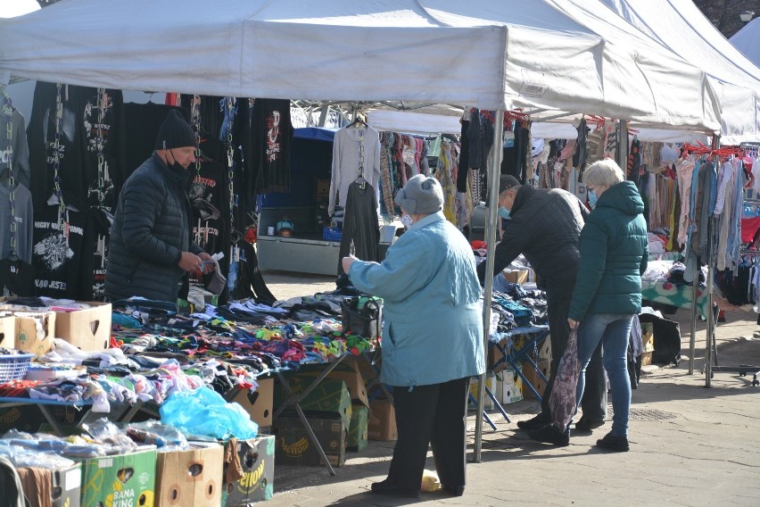 Dzień targowy na Targowisku Miejskim "Mój Rynek" w Sępólnie...