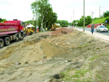 Budowa parkingu przy cmentarzu na poznańskim Miłostowie potrwa do końca sierpnia - fot. Janusz Romaniszyn