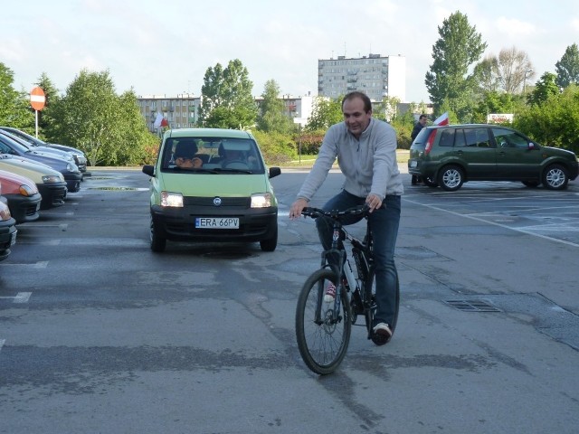 W czerwcu do pracy na rowerze przyjechał m. in. starosta Robert Zakrzewski