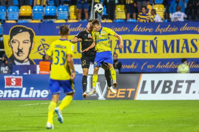 W ubiegłym sezonie Arka Gdynia zremisowała u siebie z Górnikiem Zabrze 1:1. W dzisiejszym meczu żółto-niebiescy chcą zwyciężyć za wszelką cenę.