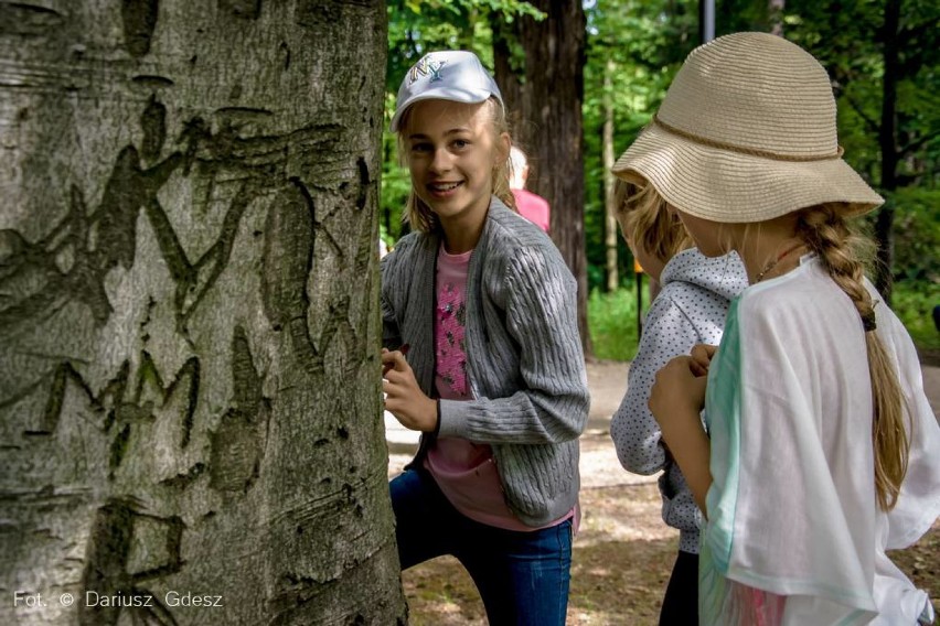 Wałbrzych: Dzieci posadziły drzewa w Książańskim Parku [ZDJĘCIA]