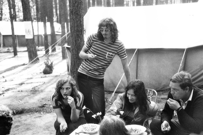 Chodzieżanie na starych fotografiach. Wakacje, obozy, kolonie z lat 70. Zdjęcia Zenona Prusaka