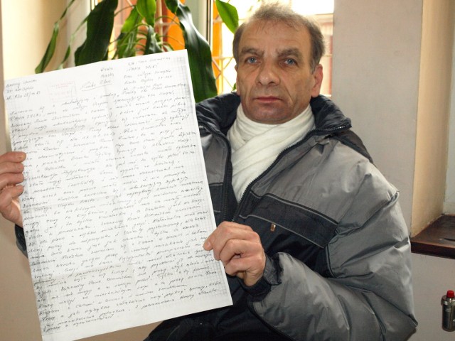 Andrzej Okoński napisał nawet do burmistrza długi list w którym prosi o przyznanie większego mieszkania