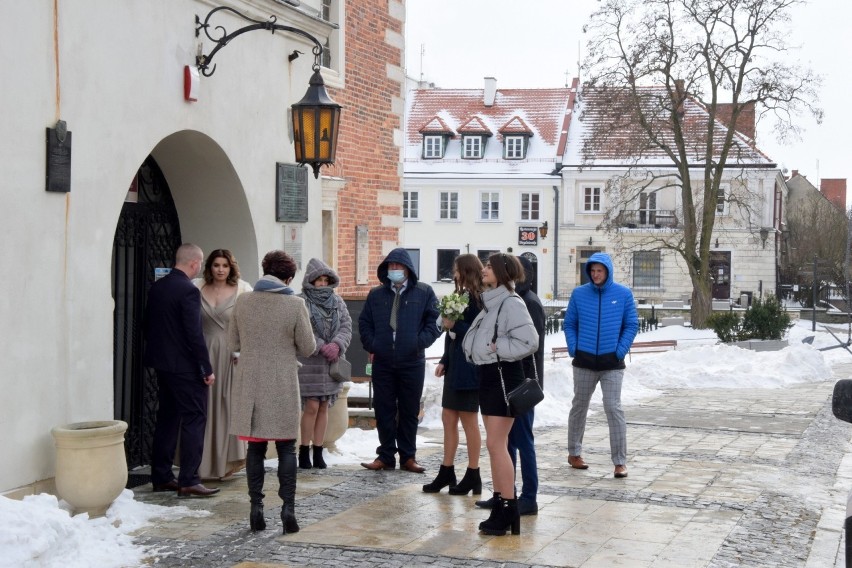 W sobotę, 13 lutego, na ulicach Sandomierza spotkać można...