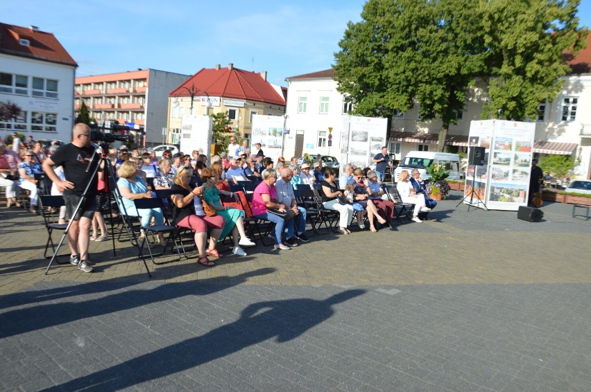 Koncert Orkiestry Cámara de Siero na placu Legionów w Wieluniu ZDJĘCIA