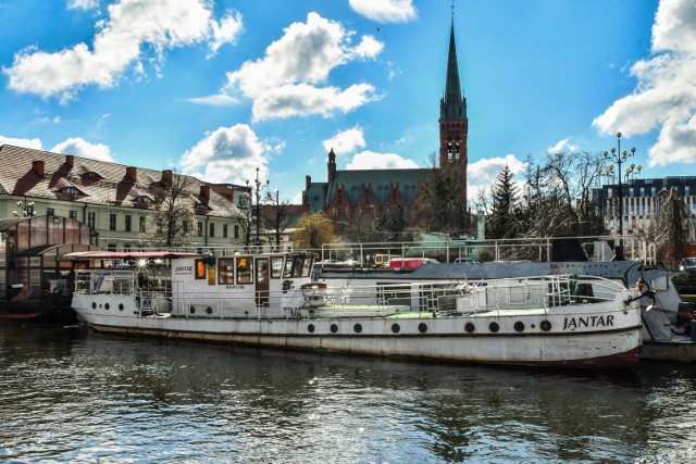 Obecny Jantar został zbudowany w Elblągu w stoczni Fryderyka Schichau w 1892 roku. Pierwotna nazwa to Martha. W 1911 r. Martha znalazła się w spisie jednostek przeznaczonych do mobilizacji na wypadek działań wojennych, jako miejsce stacjonowania przeznaczono Grudziądz.