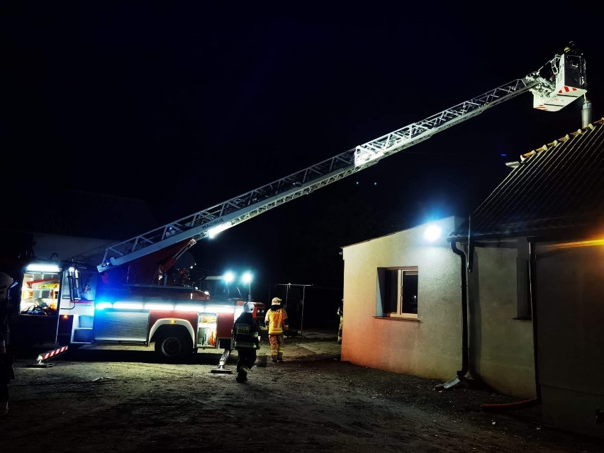 Powiat wągrowiecki. Czad, pożar sadzy w kominie. Interweniowała straż pożarna 