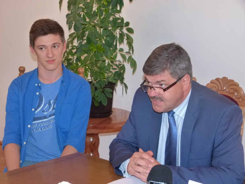Mieszkańcy Wieruszowa mogą być dumni z Tomka - mówi burmistrz Bogdan Nawrocki
