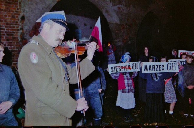 Tak wyglądały obchody Święta Niepodległości ponad 20 lat temu w Krośnie Odrzańskim.