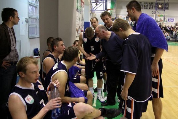 Koszykarze z Jeleniej Góry wygrali dwa finałowe mecze i w środę ponownie powrócą do Pleszewa