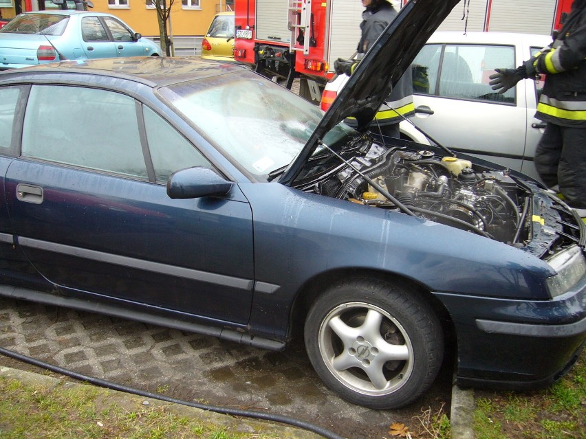 Pożar samochodu w Żorach: Na 700-leciu palił się opel...