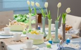Polecamy inspirujące pomysły na kwiatowe dekoracje, które ozdobią wielkanocny stół