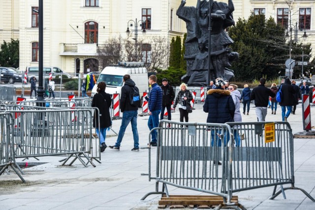 Trwa rewitalizacja płyty Starego Rynku w Bydgoszczy. Prace postępują. Zobaczcie, jak to wygląda. Zapraszamy do obejrzenia zdjęć z naszej fotogalerii.

Polecamy: Bydgoski Londynek z lotu ptaka


