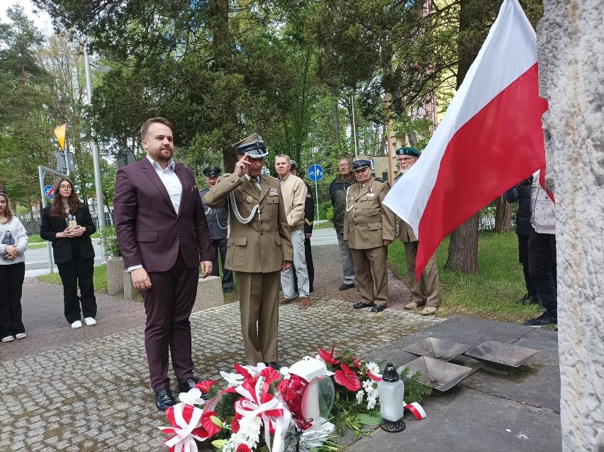 Uroczystości pod pomnikiem Bohaterów Starachowic
