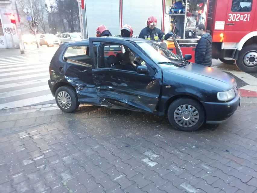 Wypadek na skrzyżowaniu Wyszyńskiego i Prusa. Jedna osoba ranna [ZDJĘCIA] 