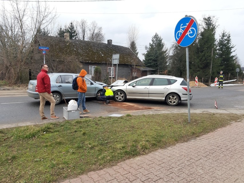 Wypadek w Andrespolu. Zderzyły się dwa samochody, jedna osoba została ranna ZDJĘCIA