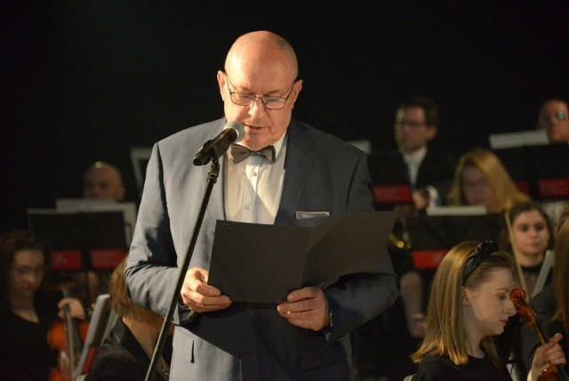 Burmistrz Bochni Stefan Kolawiński w trakcie wystąpienia na zakończenia obchodów 770-lecia lokacji Bochni