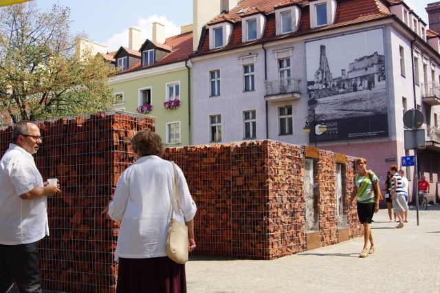 Przy ulicy Targowej powstał skwer historyczny, upamiętniający zburzenie Kalisza