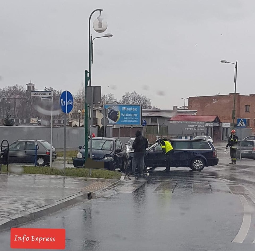 Kolizja na skrzyżowaniu ulic Oświęcimskiej i Mickiewicza w...