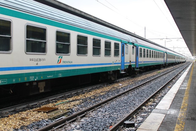 Pociągi "wolne od Covid" we Włoszech. Wszystkie osoby wsiadające do pociągu "Covid free" będą musiały poddać się testowi na obecność koronawirusa.