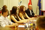 Młodzi radni gminy Bełchatów na swoim pierwszym posiedzeniu. Dziś złożyli ślubowanie