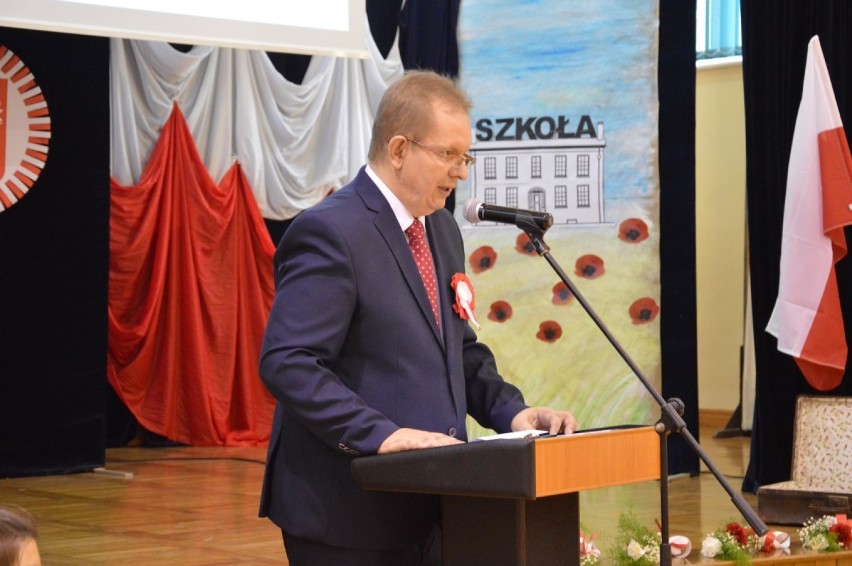 Szkoła Podstawowa nr 6 w Wejherowie świętowała odzyskanie niepodległości przez Polskę [ZDJĘCIA]