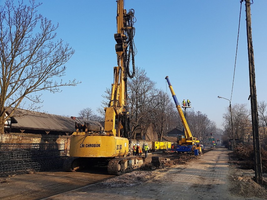 PKP zaczęło prace przy przejeździe w Krzeszowicach, a teraz...