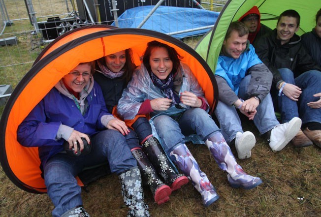 Open'er 2011: Drugi dzień festiwalu w strugach deszczu [ZDJĘCIA]