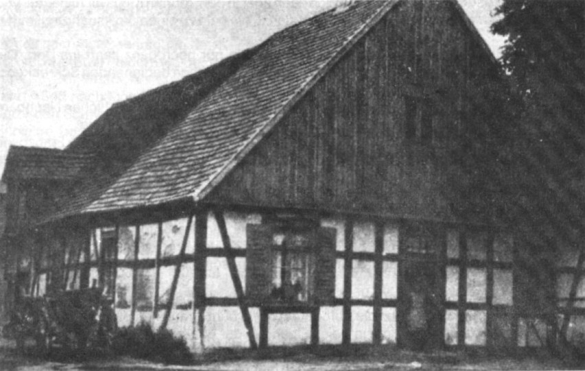 Stary wiejski dom w Mierzynie