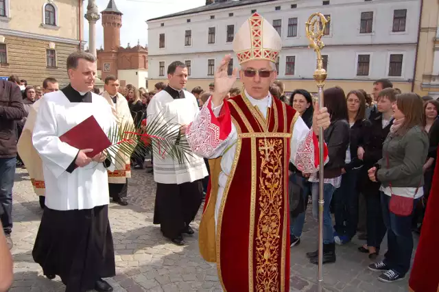 Czy Arcybiskup Wiktor Skworc straci tytuł honorowego obywatela Tarnowa?