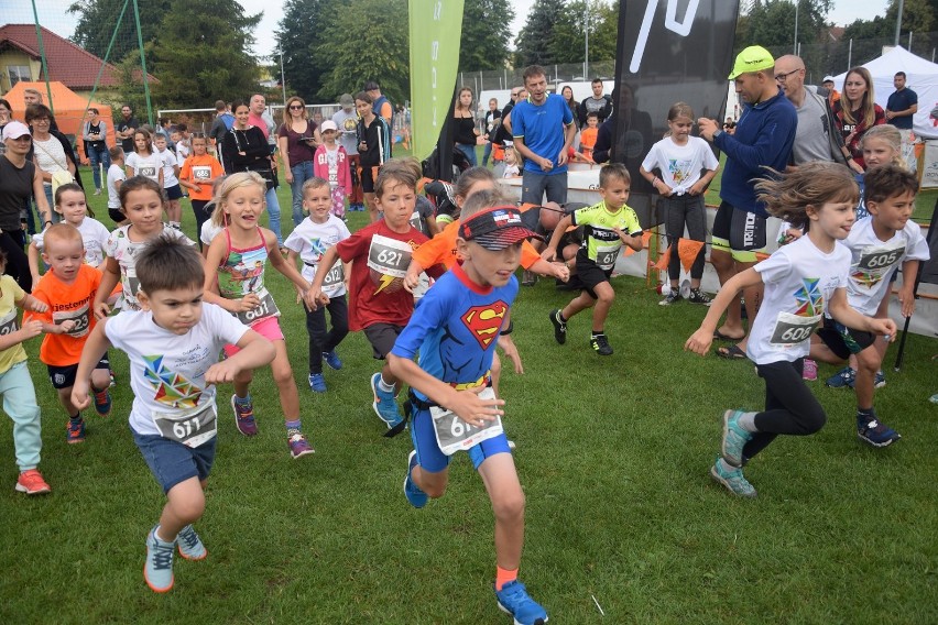 Kids Run w Chodzieży: Triathlonowej rywalizacji dorosłych towarzyszyły biegi dla dzieci (FOTO)