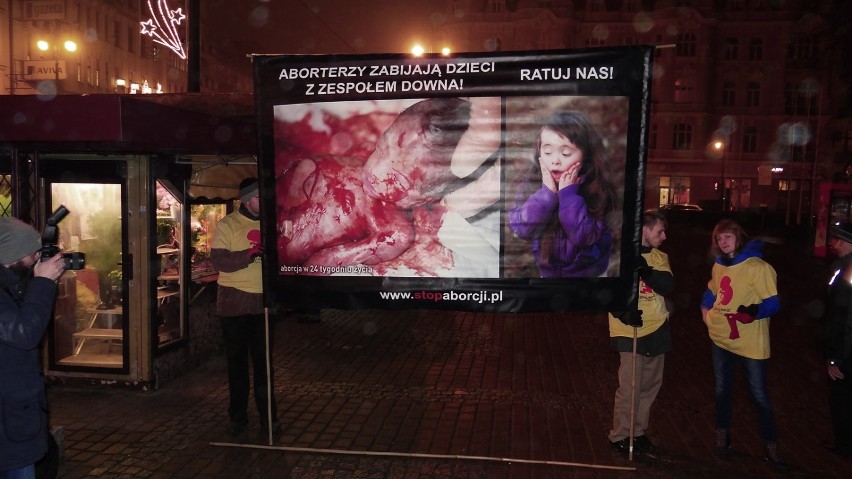 Mieszkańcy informują: "Stop aborcji" - bydgoska pikieta w obronie życia [zdjęcia, wideo] 