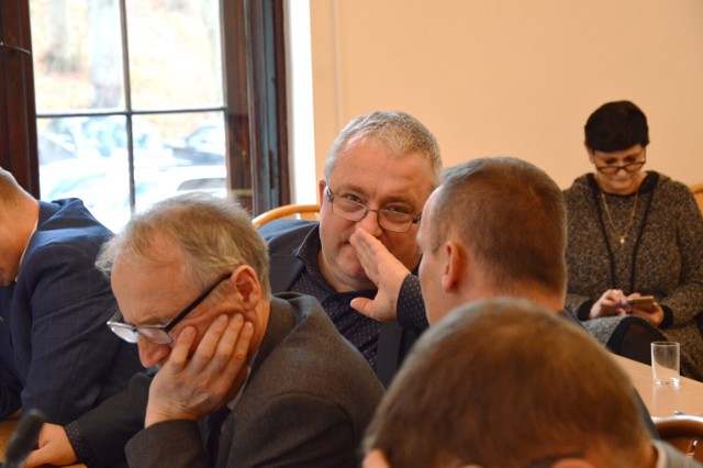 Posłańcem poprawek większościowego Klubu Radnych Samorządność był jego przewodniczący Dariusz Zabrocki