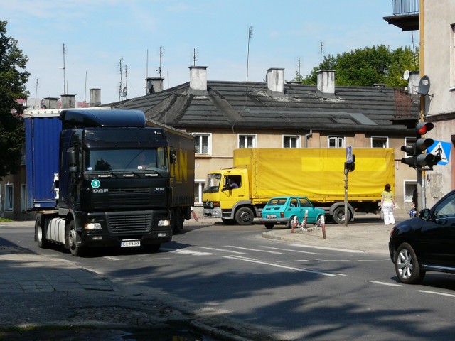 Skrzyżowanie ulic Warszawskiej z Szeroką jest ciągle zatłoczone