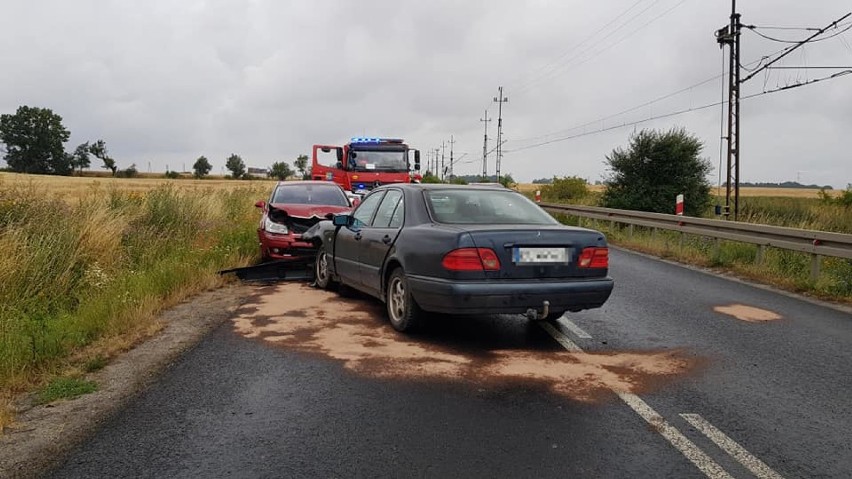 Wypadek na drodze między Legnicą, a Złotoryją [ZDJĘCIA]